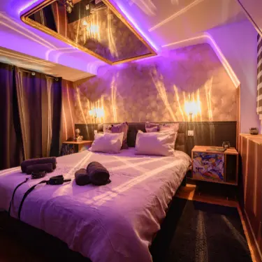Love Room à Caen - Suite romantique en Normandie lit king size caen tu m'aimes